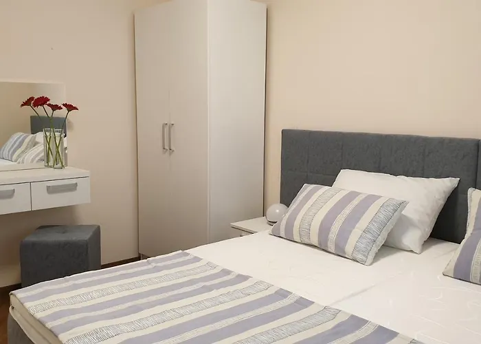 Apartment Hvar 15378a Hvar Town